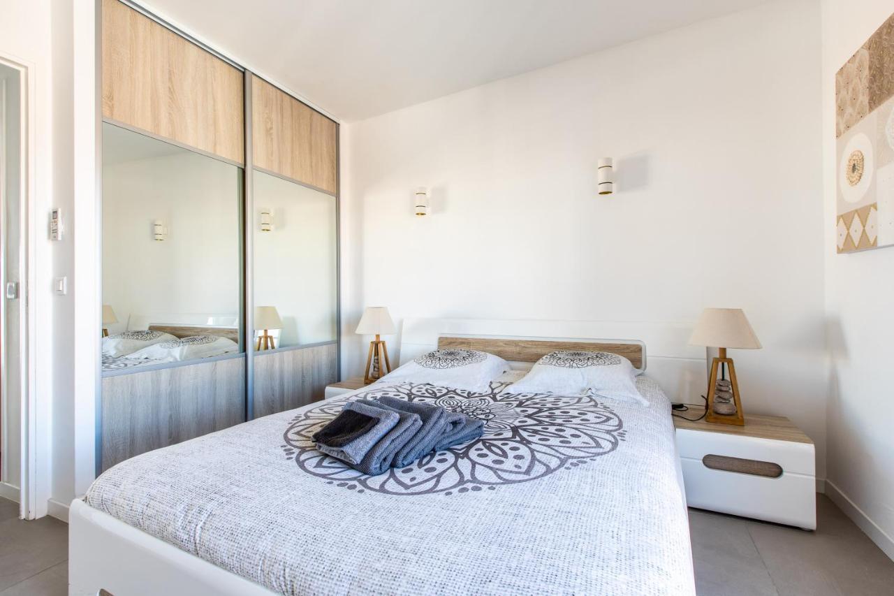 Lb Vacation Rentals I Admire Panoramic Ocean Views Through Walls Of Windows Cannes Exterior foto
