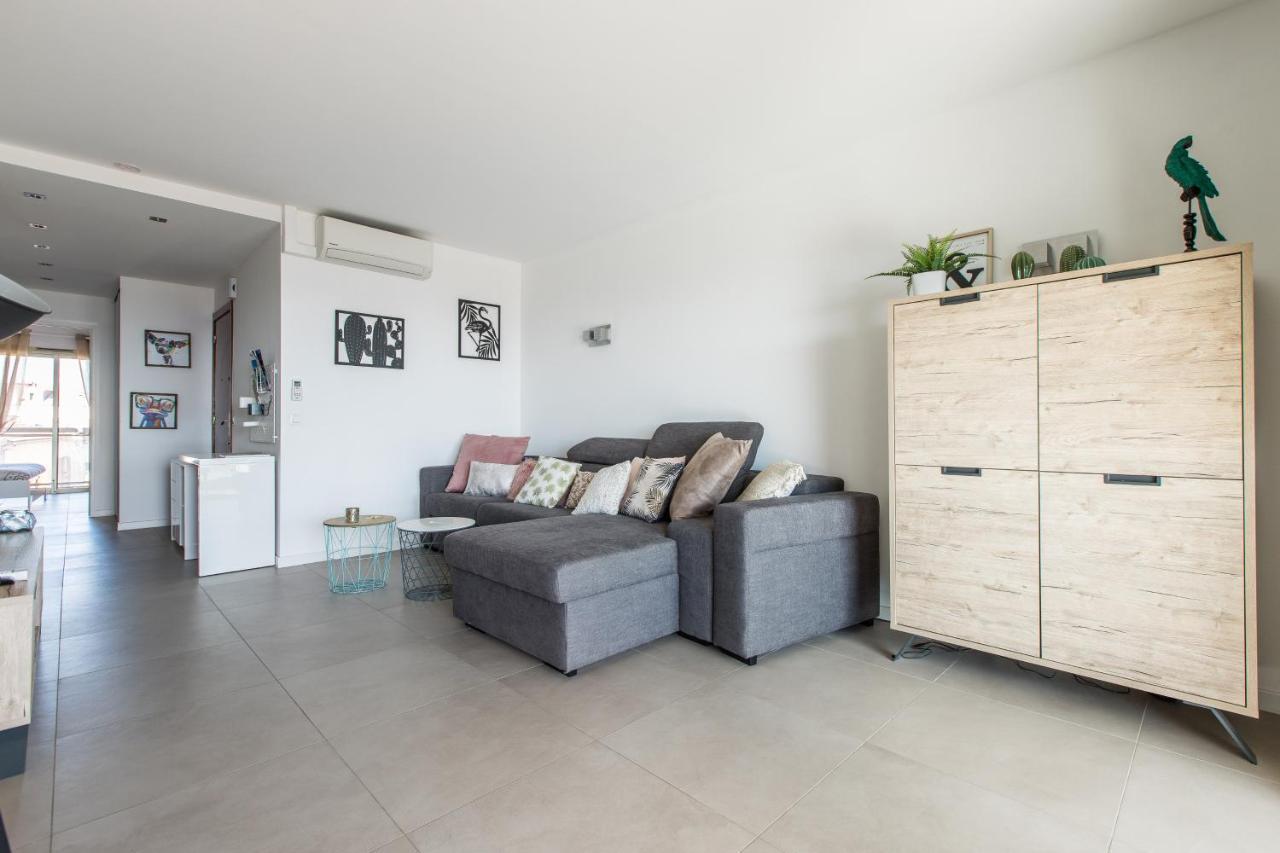 Lb Vacation Rentals I Admire Panoramic Ocean Views Through Walls Of Windows Cannes Exterior foto